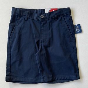 NWT IZOD Flat Front Shorts with adjustable waist tabs- Size 5 Regular